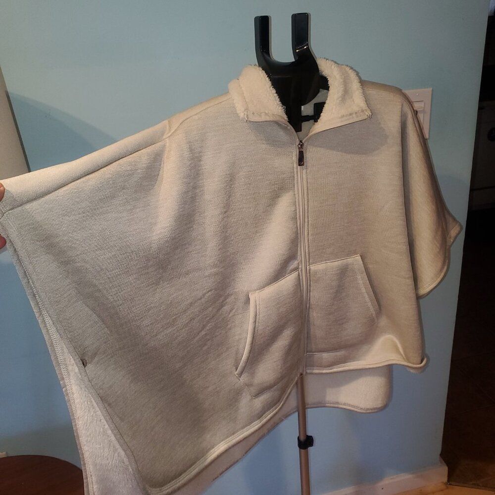 Sherpa Sheepskin Cape Poncho Style Zipper Jacket Pockets Fall Campus Boho Trend